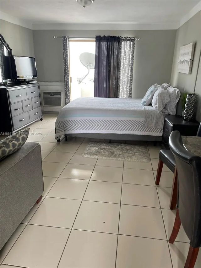 5 of 10 - 7904 West Drive #215, North Bay Village, FL