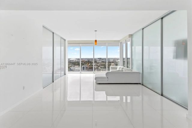 4 of 48 - 1040 Biscayne Boulevard #3106, Miami, FL