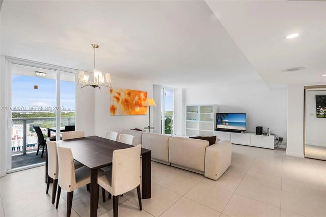 4 of 62 - 2401 Collins Avenue #1808, Miami Beach, FL