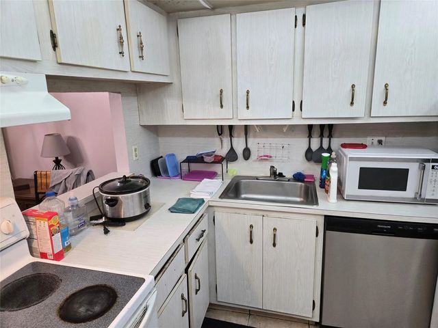 4 of 11 - 3080 Holiday Springs Boulevard #209, Margate, FL