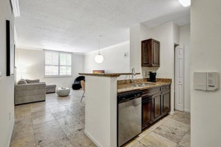 Photo of Listing #R11119746