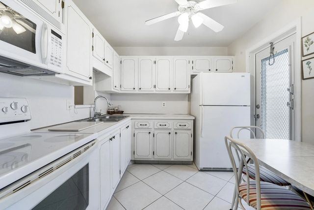 4 of 25 - 2132 Ne 1st Way #201, Boynton Beach, FL
