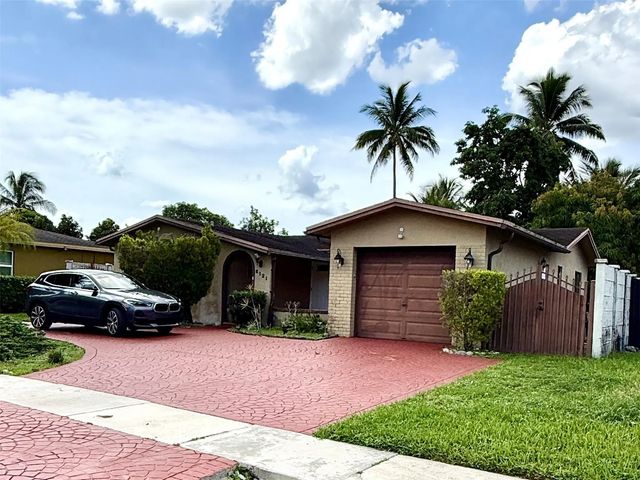 8121 Sw 8th Street, North Lauderdale
