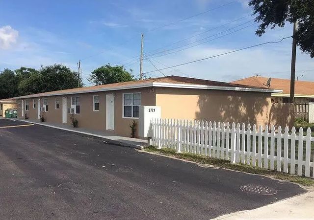 2 of 6 - 2721 Avenue Avenue S #a1, Riviera Beach, FL