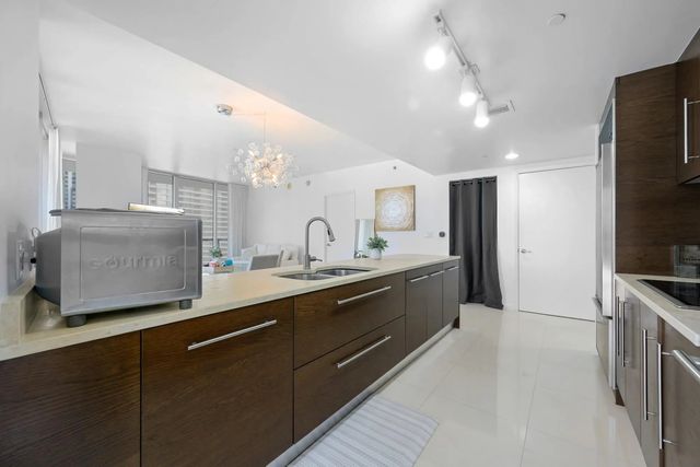 3 of 20 - 475 Brickell Avenue #1815, Miami, FL