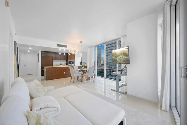 5 of 20 - 475 Brickell Avenue #1815, Miami, FL