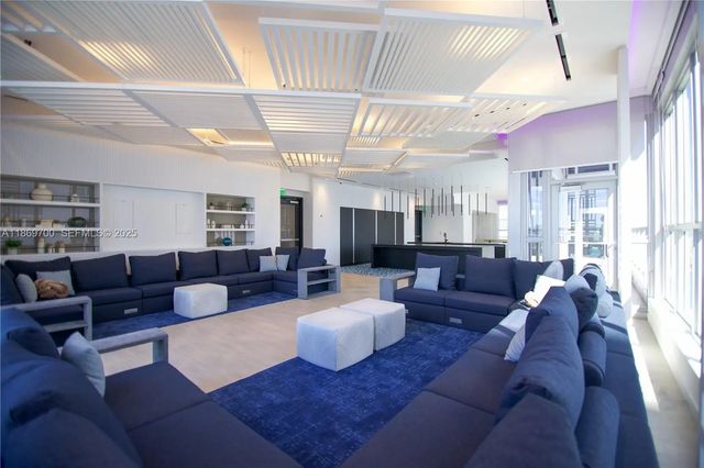 4 of 13 - 227 Ne 2nd Street #1707, Miami, FL