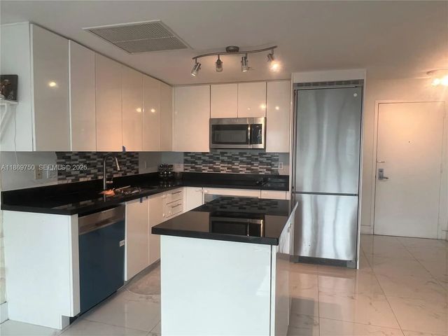 4 of 31 - 92 Sw 3rd Street #3803, Miami, FL