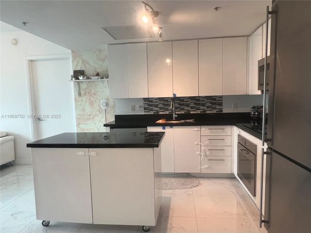 5 of 31 - 92 Sw 3rd Street #3803, Miami, FL