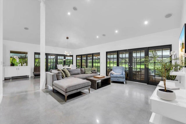 Photo of Listing #R11120045