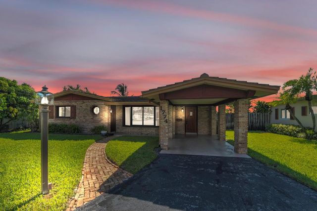 2 of 49 - 1774 Nw 39th Place, Oakland Park, FL