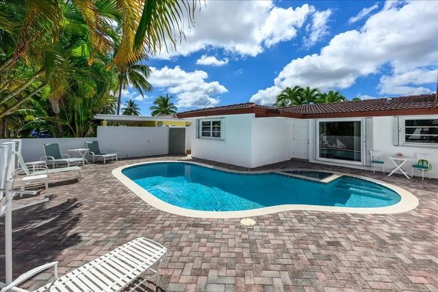 4 of 32 - 200 Se 11th Street, Pompano Beach, FL