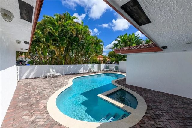5 of 32 - 200 Se 11th Street, Pompano Beach, FL