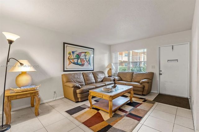 3 of 15 - 200 Croton Avenue #104, Lantana, FL