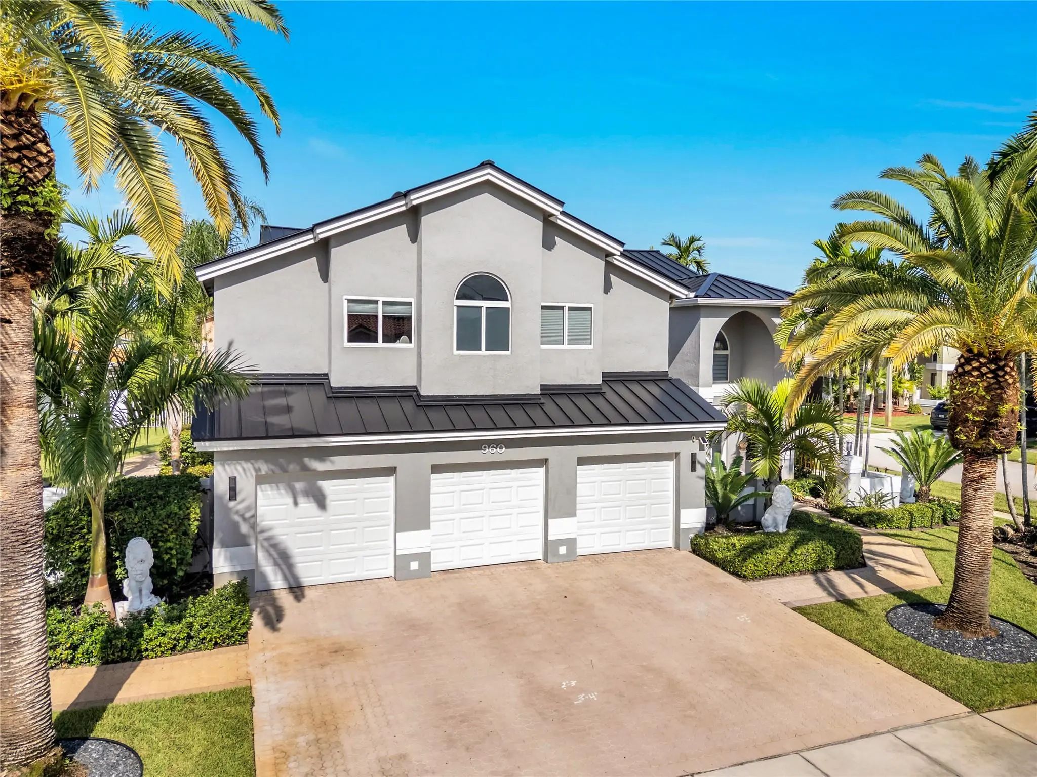 960 Nw 201st Terrace, Pembroke Pines