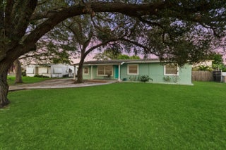 Photo of Listing #R11120370