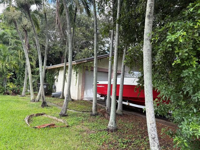 4 of 28 - 2109 Pinehurst Drive, West Palm Beach, FL