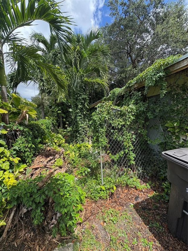 5 of 28 - 2109 Pinehurst Drive, West Palm Beach, FL