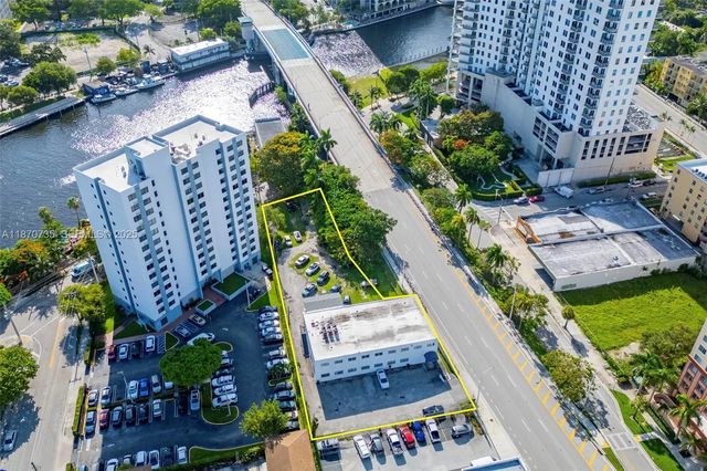 2 of 18 - 529 W Flagler Street, Miami, FL