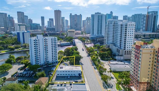 3 of 18 - 529 W Flagler Street, Miami, FL