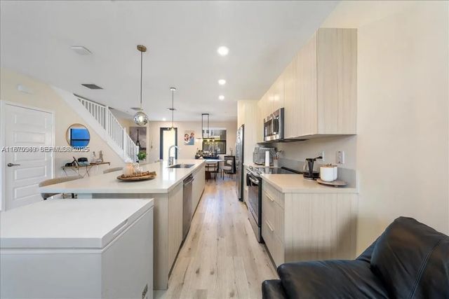 5 of 41 - 10413 Nw 82nd Street #9, Doral, FL