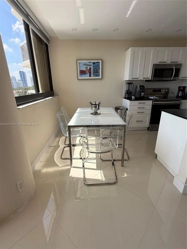4 of 16 - 20185 E Country Club Drive #510, Aventura, FL