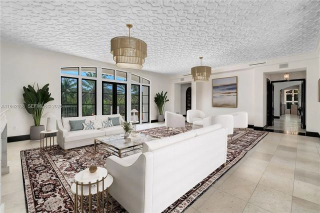 4 of 27 - 3305 S Moorings Way, Miami, FL