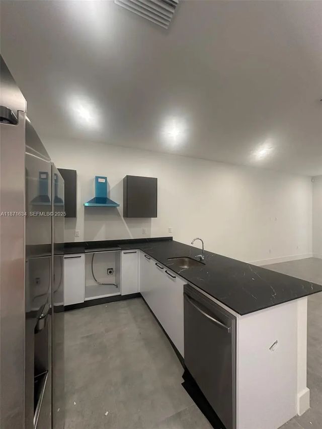 2 of 22 - 2423 Nw 23rd Lane, Fort Lauderdale, FL