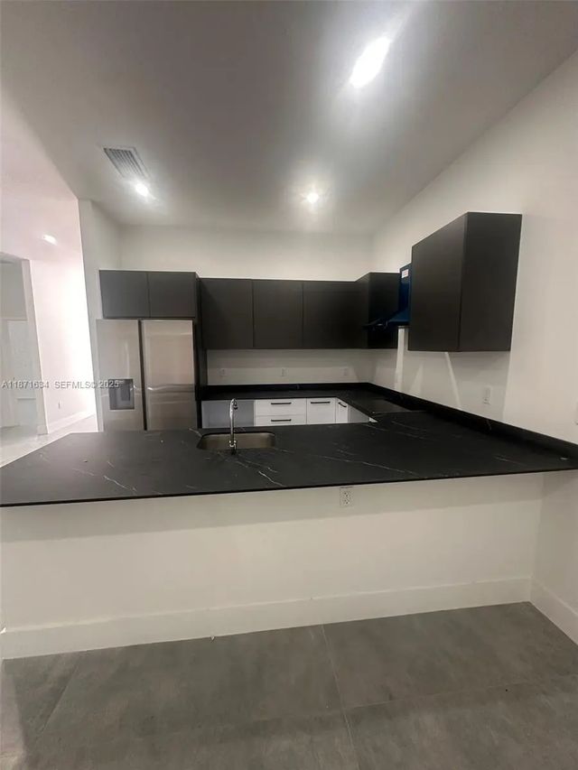 4 of 22 - 2423 Nw 23rd Lane, Fort Lauderdale, FL