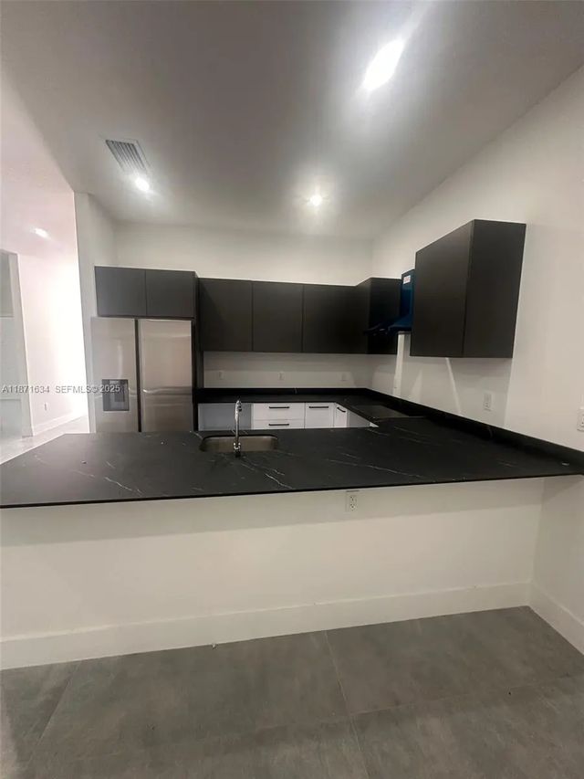 5 of 22 - 2423 Nw 23rd Lane, Fort Lauderdale, FL
