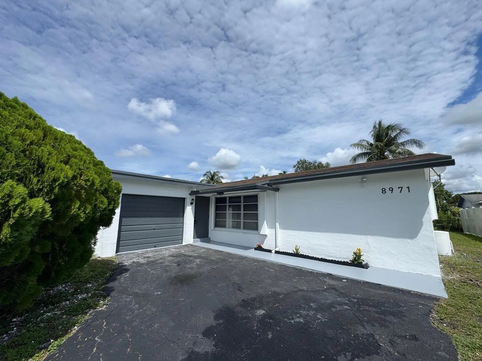 8971 Nw 8th Street, Pembroke Pines