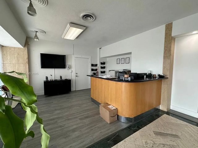 3 of 16 - 2116 N Dixie Highway, Hollywood, FL
