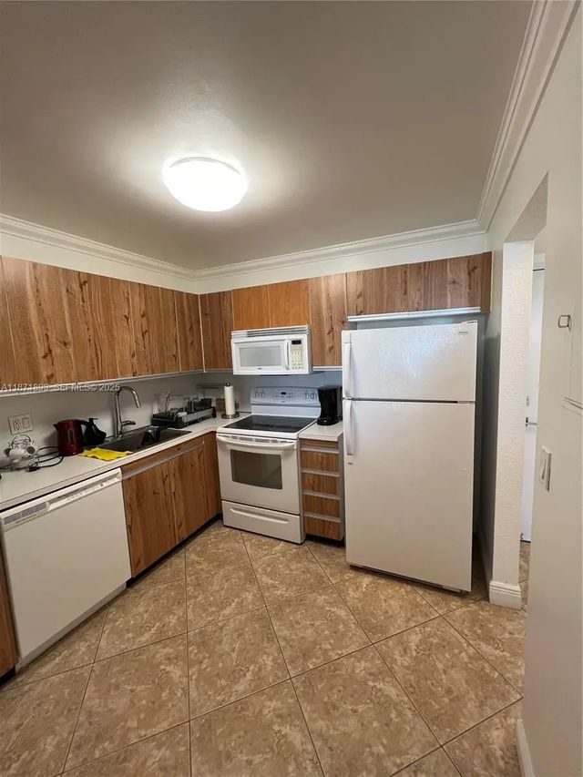 4 of 24 - 2301 S Ocean Drive #506, Hollywood, FL