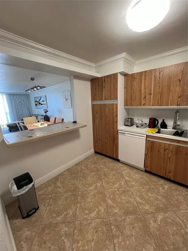 5 of 24 - 2301 S Ocean Drive #506, Hollywood, FL