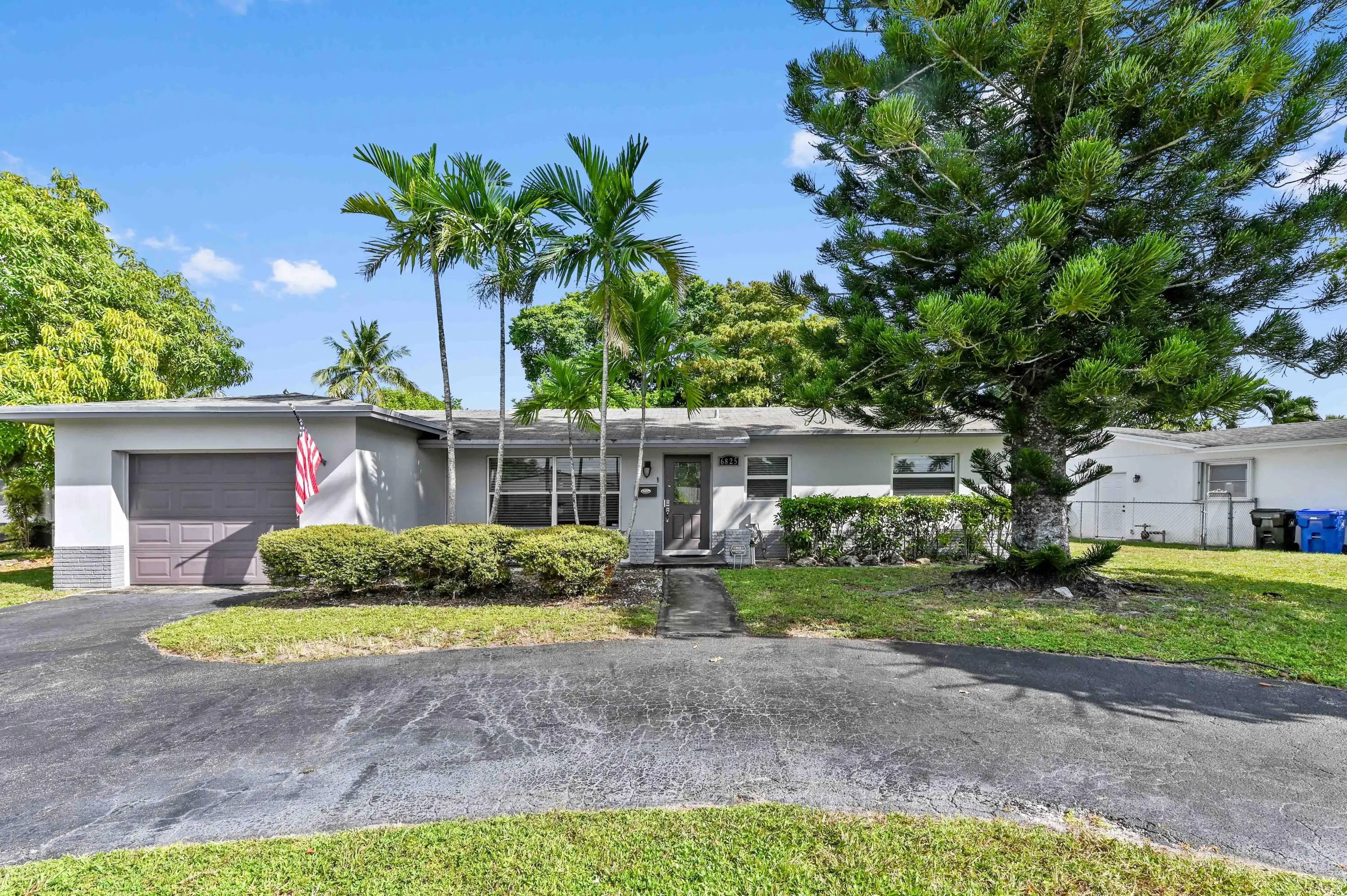 6825 Broadmoor, North Lauderdale