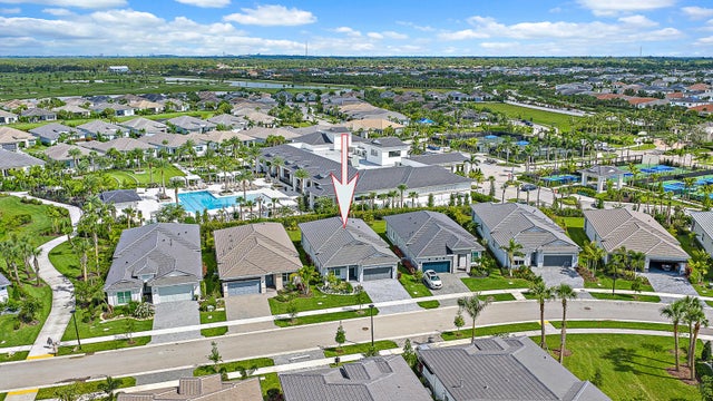 Photo of Listing #R11120956