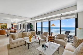 Photo of Listing #R11121059