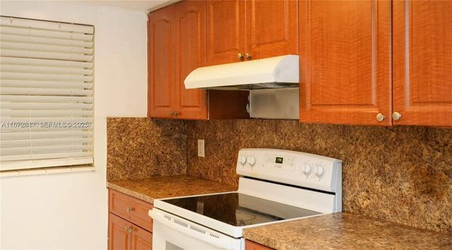 4 of 19 - 11855 Ne 19th Drive #10, North Miami, FL