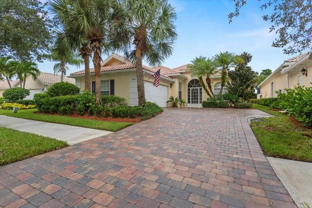 Photo of Listing #R11121242