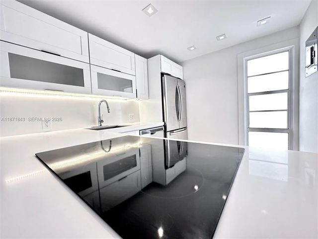 4 of 21 - 3301 N Country Club Drive #410, Aventura, FL