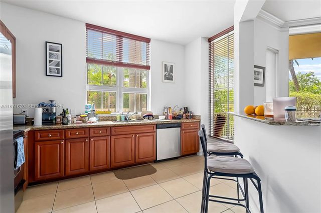 3001 Ne 185th Street #135, Aventura