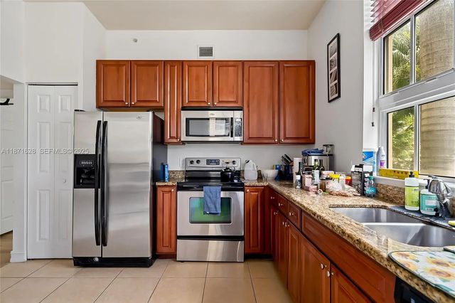 3 of 62 - 3001 Ne 185th Street #135, Aventura, FL
