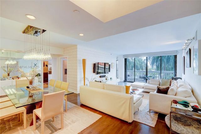 2000 Island Boulevard #710, Aventura
