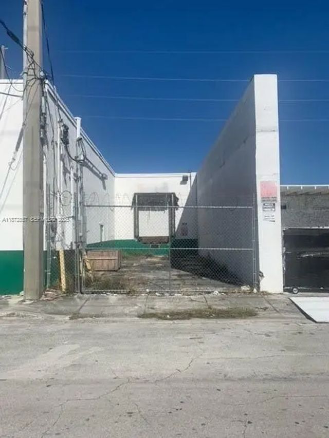 4 of 15 - 1395 Nw 22nd Street, Miami, FL