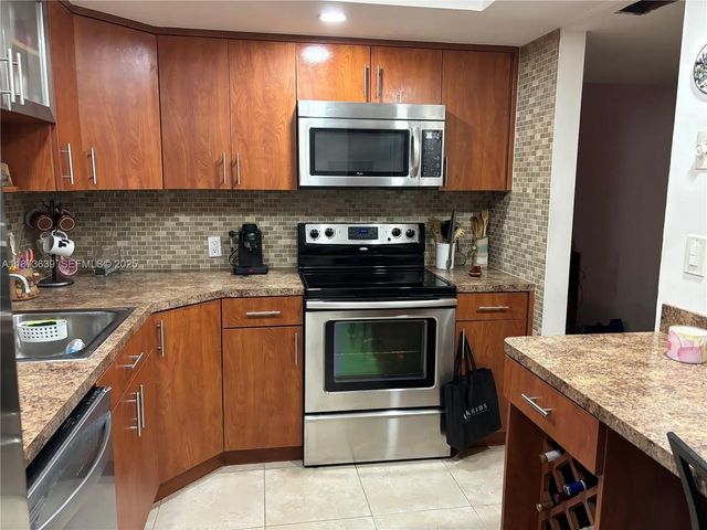 5 of 37 - 3475 N Country Club Drive #116, Aventura, FL