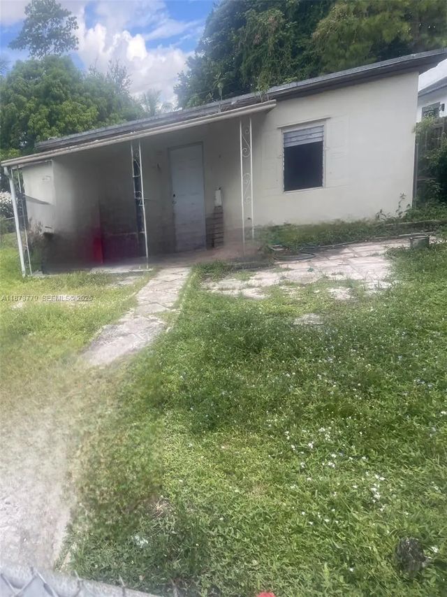 2011 Nw 96th Street, Miami