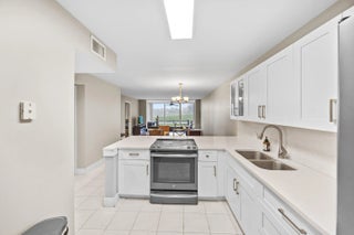 Photo of Listing #R11121777