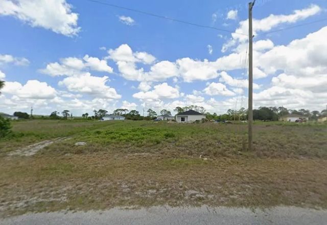 3 of 4 - 9050 Green Circle, Port Labelle, FL