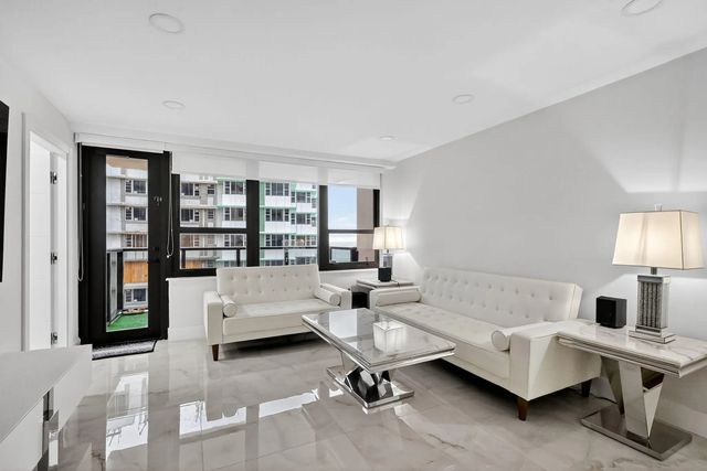 5 of 37 - 5225 Collins Avenue #1408, Miami Beach, FL