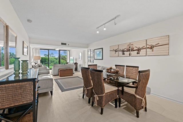 Photo of Listing #R11122067